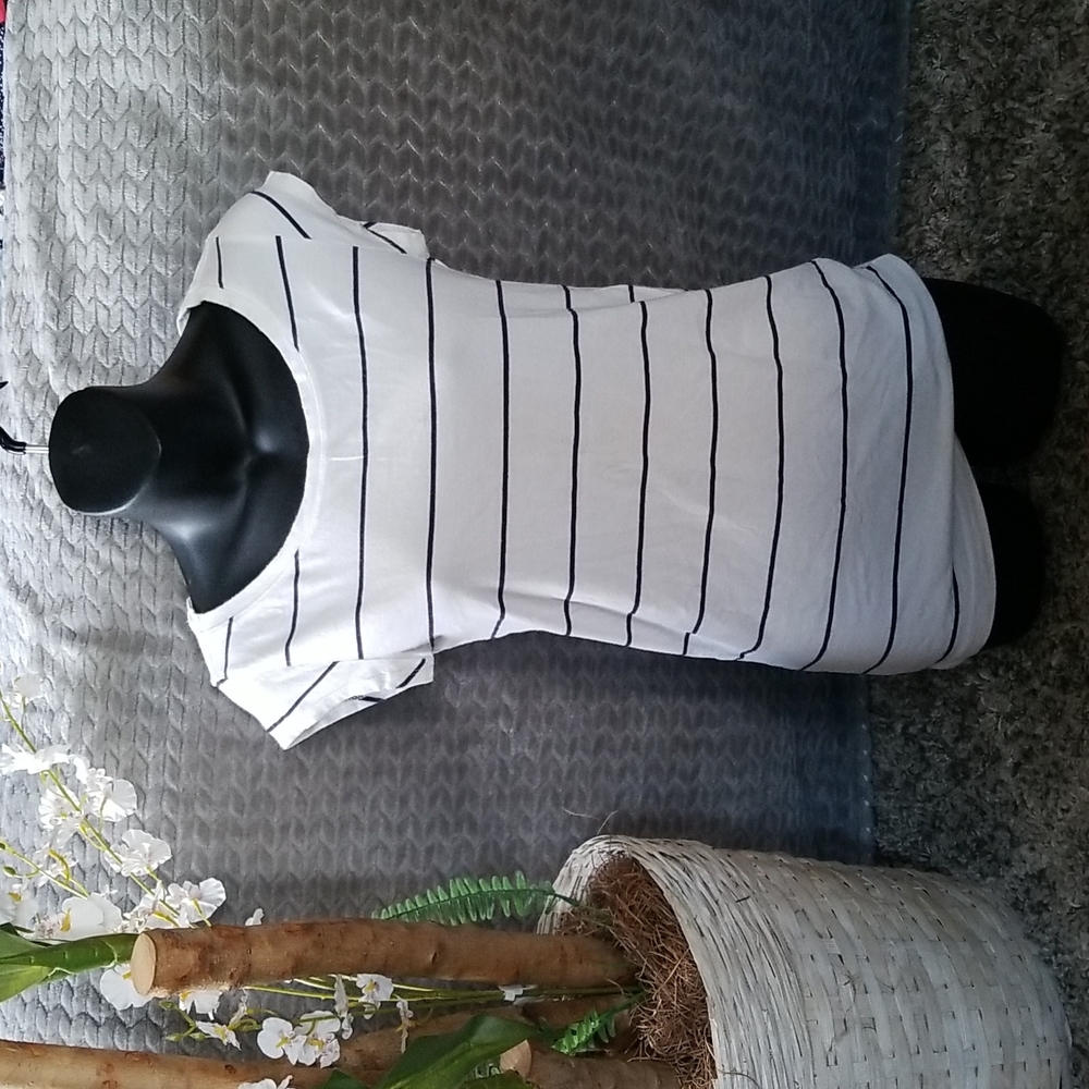 A Pea in the Pod Maternity Shirt